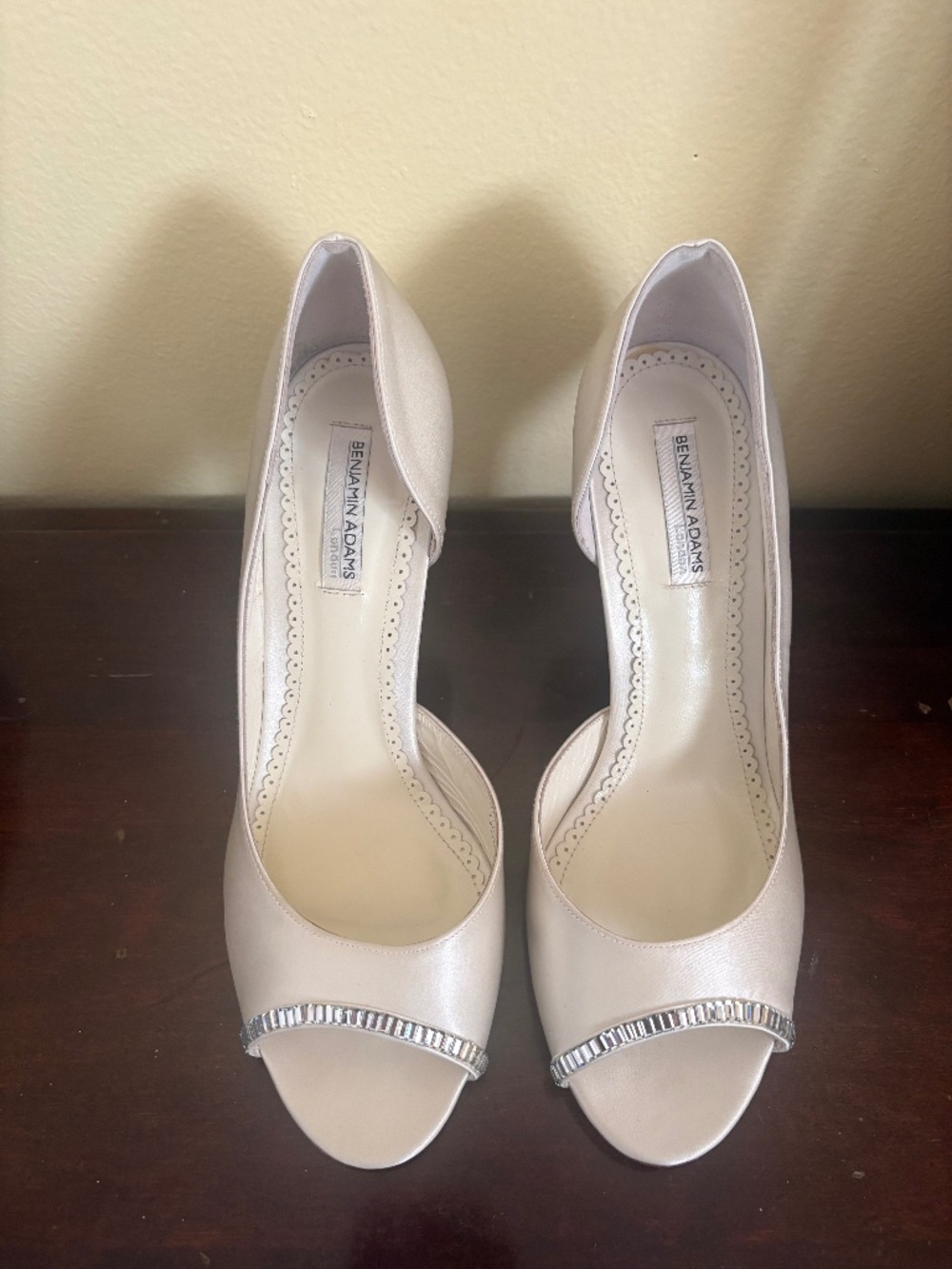 Benjamin Adams ivory heels sz8